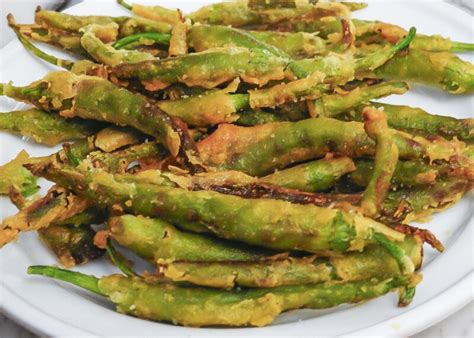 Plato de piparras fritas