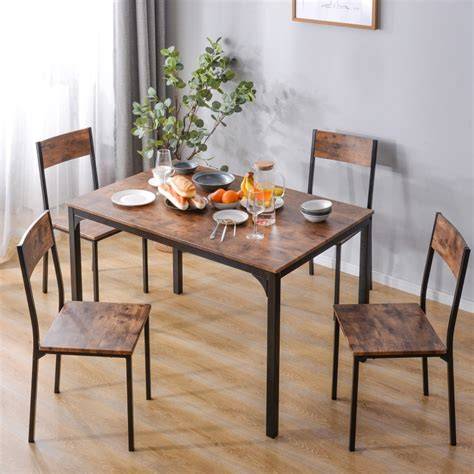 Mesa de comedor vintage con sillas a juego