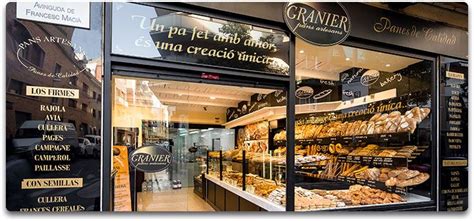 Vista exterior de la Panadería La Caleteña