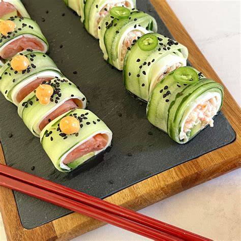 Sushi de pepino enrollado con relleno