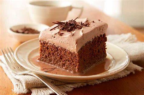 Torta de chocolate bañada con mezcla de tres leches