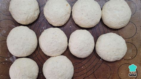 Panecillos recién horneados en freidora de aire