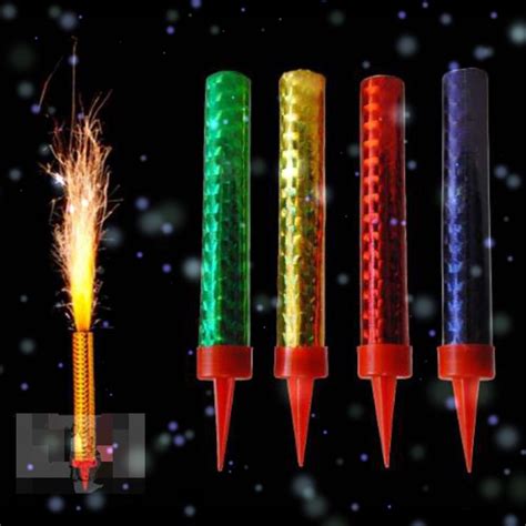 Velas de bengala en un pastel de cumpleaños