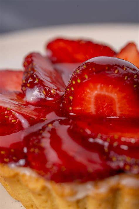 Primer plano de una Tarta de Fresas decorada