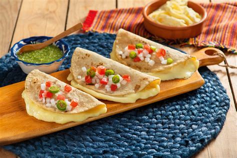Quesadilla recién hecha con queso fundido
