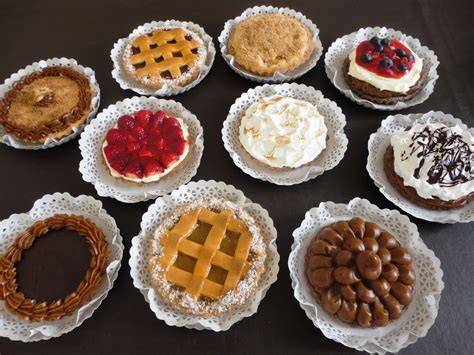 Collage de diferentes tipos de tartas y dulces