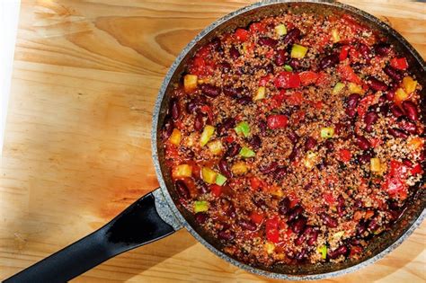 Preparación de chili con carne en sartén