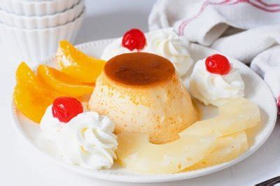 Foto de un postre pijama elegantemente presentado