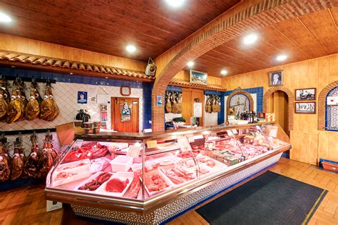 Variedad de embutidos y conservas en Antonio Criado E Hijos S.L.