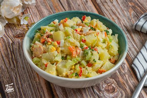 Ensalada de patata suiza con hierbas frescas