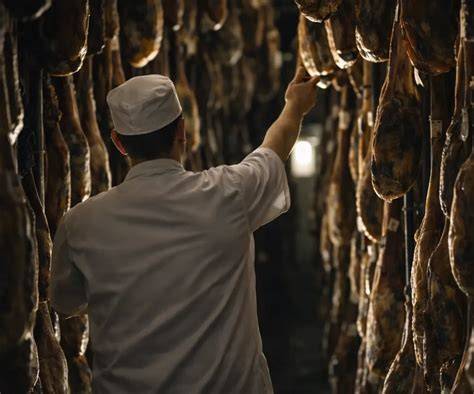 Bodegas de curación de jamones ibéricos en Guijuelo