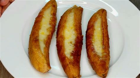 Plátanos dorándose en la sartén