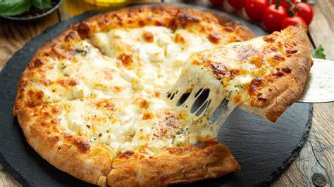 Pizza con queso parmesano gratinado