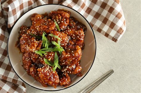 Pollo frito coreano con salsa yangnyeom
