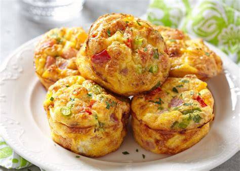 Mezcla de masa de muffins con verduras y queso