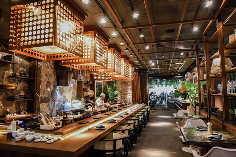 Interior de un restaurante de sushi de lujo en Ginza