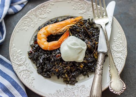 Plato de arroz negro