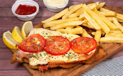 Plato de milanesa napolitana