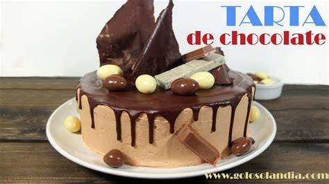 Tarta de cumpleaños de chocolate decorada