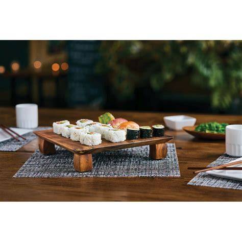 Variedad de puentes de sushi de madera en diferentes tamaños