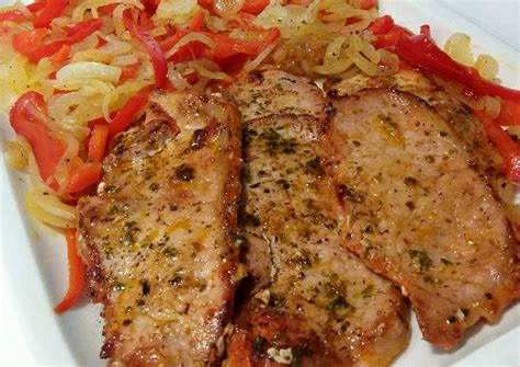 Filetes de lomo de cerdo con trozos de piña