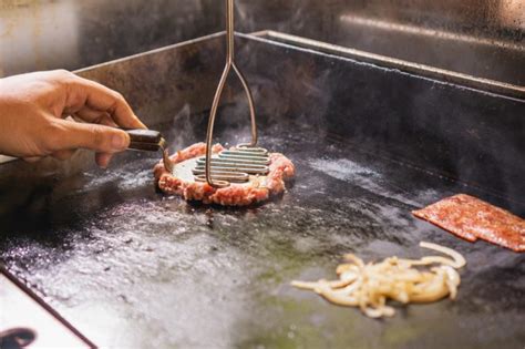 Preparación de una smash burger