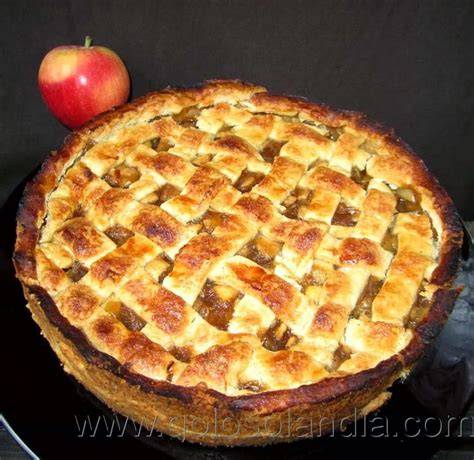 Tarta de manzana americana con enrejado de masa
