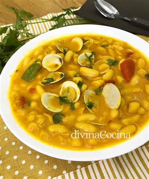 Ingredientes para un plato de alubias con almejas