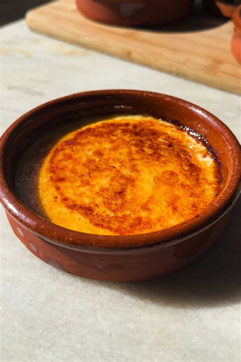 Plato de crema catalana con azúcar quemado