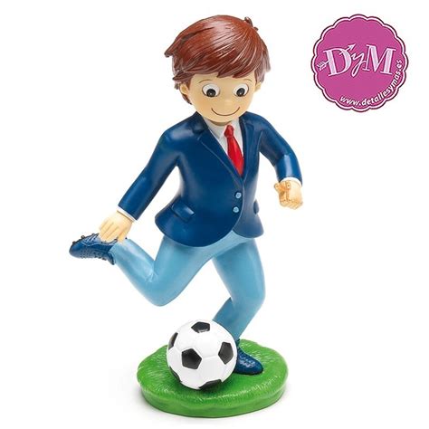 Figura de niño de comunión con temática de fútbol