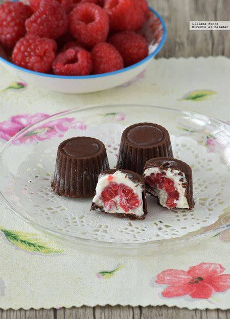 Bombones helados de queso y frambuesa