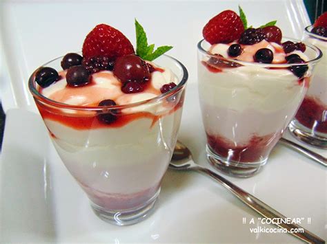 Frutos rojos y yogur griego