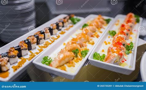 Variedad de rolls de sushi