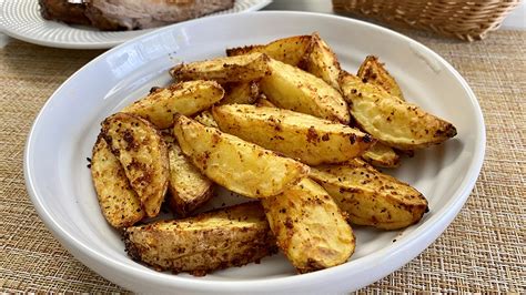 Patatas gajo en una freidora de aire