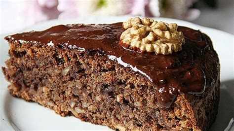 Pastel de chocolate, avena y nueces