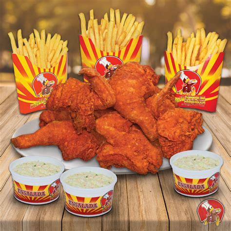Variedad de combos de pollo frito de Tu Pollito Express