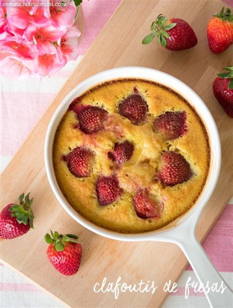 Clafoutis de fresas individuales en moldes de corazón