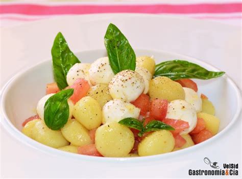 Tomate concasse y mozzarella marinada