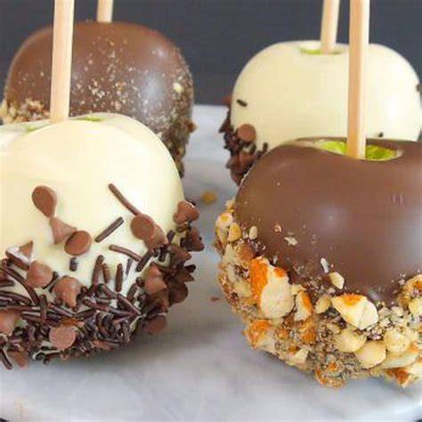 Manzanas bañadas en chocolate con sprinkles