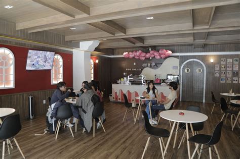 Restaurante Burger King decorado con temática de One Piece