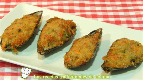 Mejillones rellenos cubiertos de pan rallado