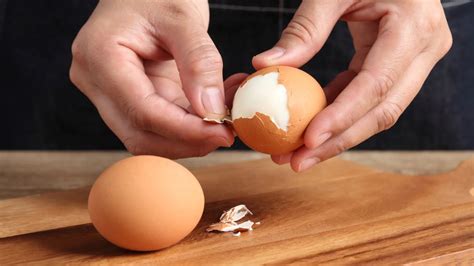 Infografía pelando huevos
