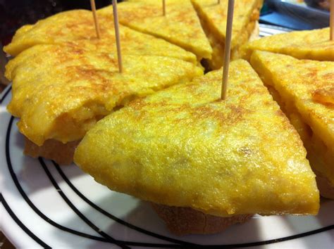 Variedad de pintxos de tortilla