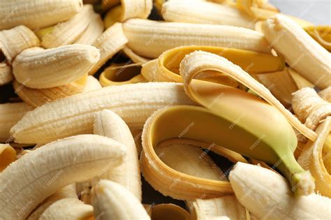 Plátanos maduros y pelados