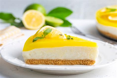 Tarta de limón con rodajas frescas