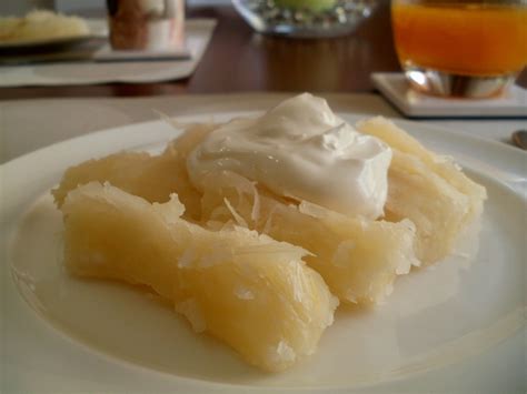 Yuca cocida y machacada