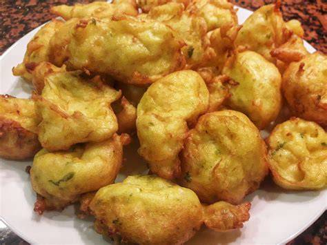 Buñuelos de bacalao recién fritos