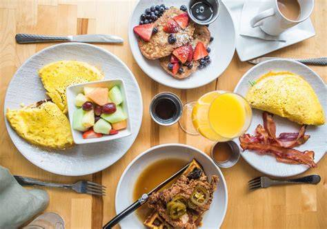 Variedad de desayunos y brunchs en Lopita & Co.