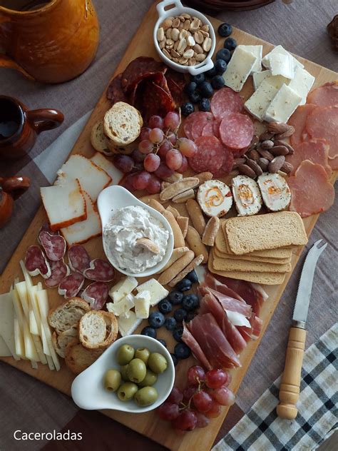 Tabla de quesos y embutidos con salchichón ibérico