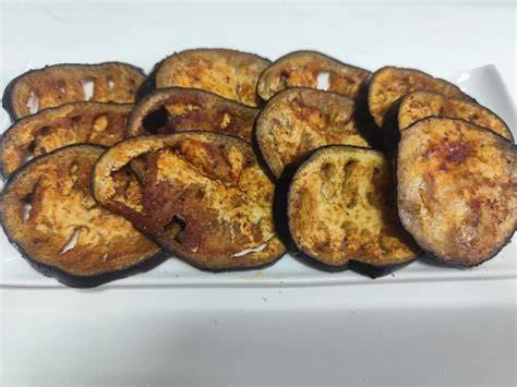 Rodajas de berenjena listas para empanar